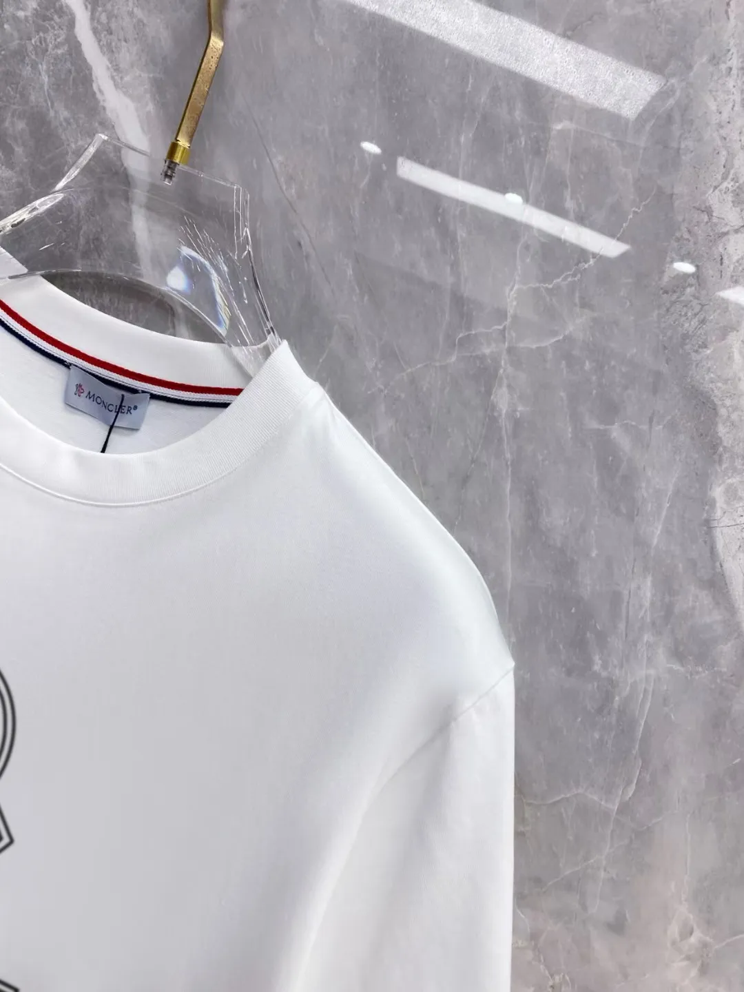 《Moncler~ 》📦 📦 2026New Arrival Quality T ， , Versatile Quality ！ ‼ 32 250G ‼ ， ， ， ， T 🤪 Sizes：S-M-L-XL-2XL ：Black，White， Same Style